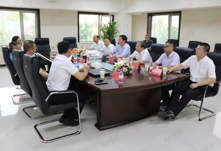 洽谈.jpg